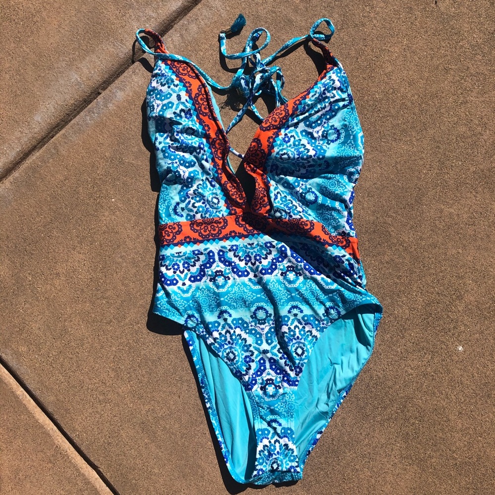 cute & colorful one piece!